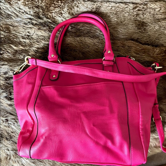 Cute pink bag is the perfect pop of color and it’s ready for you! - Picture 5 of 7